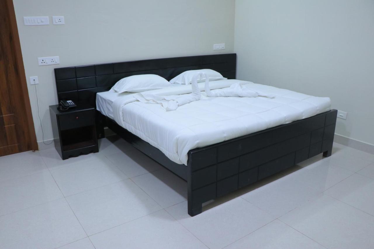 Hotel Tamilnadu -Trichy Tiruchirappalli Exteriör bild